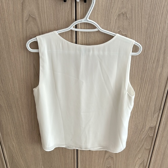 RW&Co Sleeveless V-neck Blouse - Picture 4 of 7